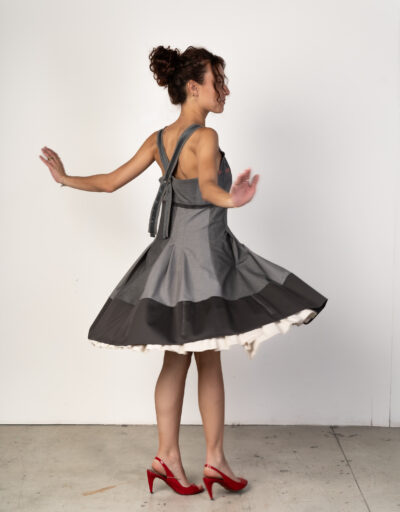 Abito con dettagli plissé 1