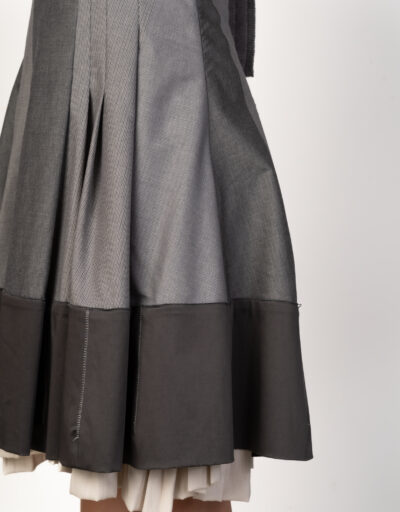 Abito con dettagli plissé 6