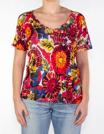 T-shirt con stampa e scollo a V