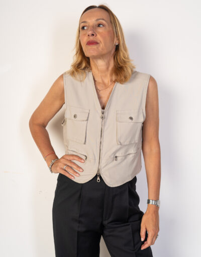 Gilet Beige con Zip e Tasche Utility 2